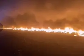 拥堵已达45小时、超30公里，包茂高速车辆自燃事故致大量车辆滞留（视频）图片