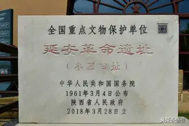 踏着先辈的足记，寻找先烈的丰功伟绩图片