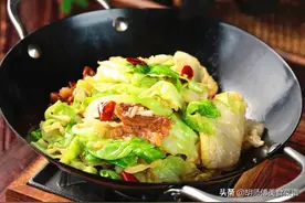 做菜时，是中间放盐，还是最后放盐？牢记这4点，你也能成为大厨图片