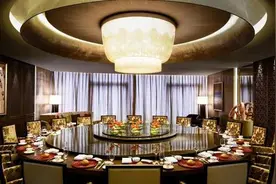 别人邀请的饭局，你不想参加怎么办？高情商的人这样做，不得罪人图片