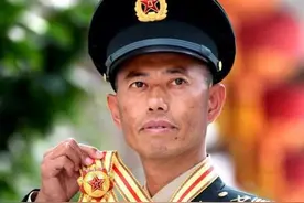 王忠心，初中文化“全能兵王”获八一勋章，退伍时：随时听从召唤图片
