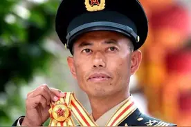 王忠心，初中文化“全能兵王”获八一勋章，退伍时：随时听从召唤图片