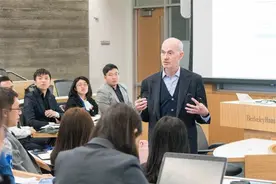 花了血本出国留学，发现全班都是中国人……图片