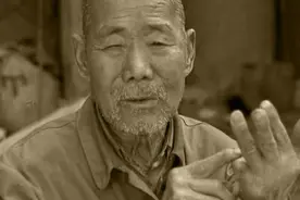 手握13枚军功章的老农，因一头毛驴被人栽赃，后直接致信中央图片