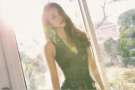 韩国女星朴恩琦，黑丝衬托成熟好身材图片