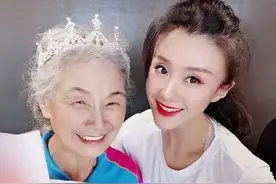 励志！70岁硬核奶奶健身练出马甲线，登上央视舞台惊叹众人图片