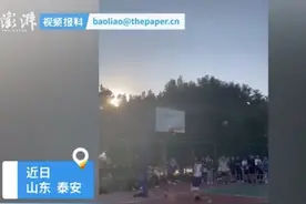 点赞！大学生扣篮把篮板扣碎 老师：不用赔，说明他身体素质好图片
