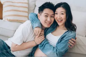 恭喜！香港知名乐队低音结他手升级当爸爸，圈外太太生下儿子图片