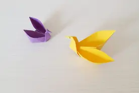 幼儿园手工，用卡纸折一个简单的天鹅，可以当收纳盒图片