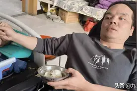 36岁瘫痪儿子照顾62岁瘫痪父亲，还收养患残障“舅舅”和流浪猫图片