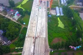 芒稻河特大桥顺利合龙 五峰山过江通道公路接线实现主线半幅基本贯通图片