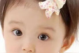 啃指甲、嚼头发、吃鼻屎，宝宝得了异食癖怎么办？图片