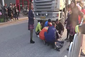 消防车一路鸣笛开向医院，网友：这可能是史上最快的“救护车”图片
