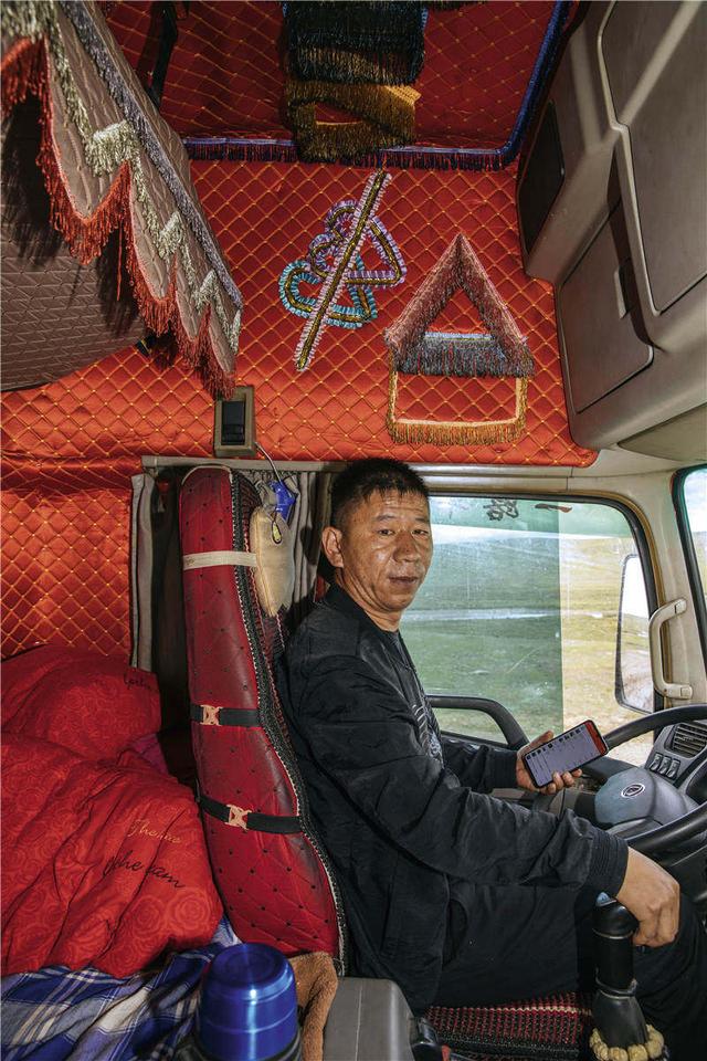 “青藏线只要敢来，就能赚钱”，道路的艰险，让卡车司机望而却步的同时，也使运价水涨船高
