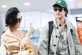 求张歆艺别穿牛仔裤！瘦20斤也有大象腿，被袁弘牵着妈妈胸无敌了图片