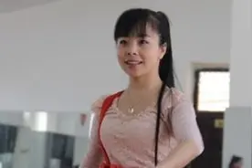 “无冕之王”王二妮：放弃名利回农村，如今日常放牛带娃后悔吗？图片