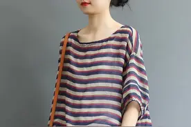 最近火了一种小衫，叫“遮肚衫”，适合腰圆屁股大的中年女人穿图片