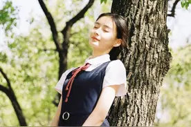 想要成为摆拍达人，拍照姿势可参考这7个，成片又好看又自然图片