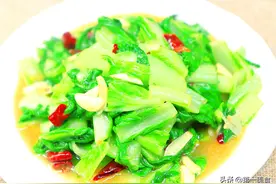 厨师长分享“炝炒小白菜”家常做法，学会这1个技巧，清脆不出水图片