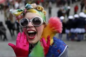 巴西火辣狂欢节，“异装癖美女”争奇斗艳，热情开放让人招架不住图片