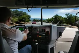 新手怎样才能熟练地开车上路？这几个方面的问题得注意图片