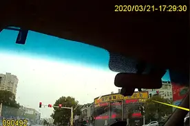 盐城一辆尾号688的宾利车，因为车主一个“招呼”，这下真的“886”了图片