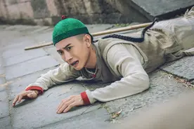 新《鹿鼎记》，烂得通红图片