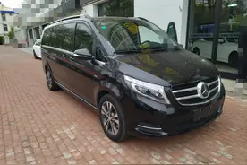 小姐身子丫鬟命，气场强过埃尔法的奔驰V级，如今35万就拿下图片