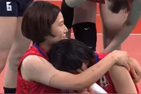太惨了！日本女排一姐哭得肝肠寸断，拖着伤腿冒险复出仍泪别奥运图片