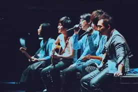 昨天，这场刷爆屏的演唱会，刷的是爷的青春图片