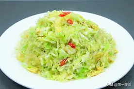粉丝包菜这样炒不粘锅还入味，最接地气的家常菜，家人都喜欢吃图片