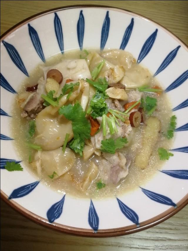 花胶猪骨红枣杞子的功效 花胶猪骨红枣杞子的功效与禁忌