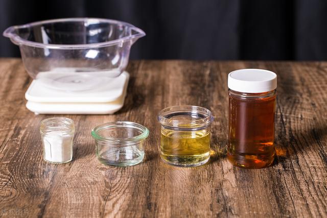 广式月饼里的三个关键词：转化糖浆、枧水、馅料