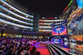火爆！斗鱼为水友包下武汉光谷一条街 看2020英雄联盟全球总决赛图片