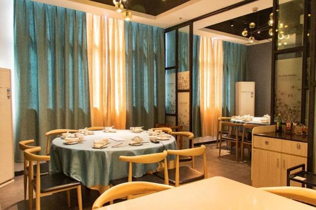 火锅店吃的有黄有稠的花胶鸡锅 2026年火锅店的花胶鸡汤 浓稠