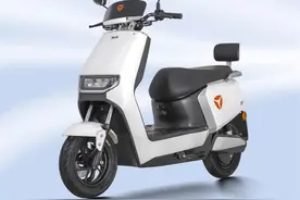 雅迪莱特E/C-C电动车评测：配备72V32Ah电池，续航超过120公里图片