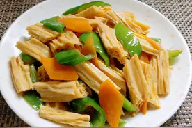 炒腐竹我从不用清水泡，教你一招，3分钟腐竹全泡开，又滑又嫩图片