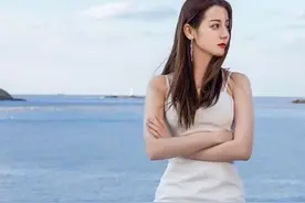 热巴和关晓彤的结婚照着火了，网友们大喊鹿晗图片