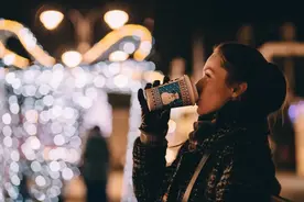 高段位的“绿茶女”，就是这样，一声不响地撬走你的男人图片