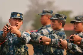 手榴弹能扔多远？神剧中能扔200米，现实中扔不好容易炸到自己图片