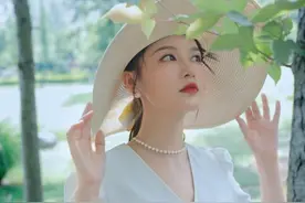 李沁为玩游戏方便，特意选择紧身裤，和黄明昊同框腿型对比引争议图片