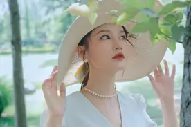 李沁为玩游戏方便，特意选择紧身裤，和黄明昊同框腿型对比引争议图片