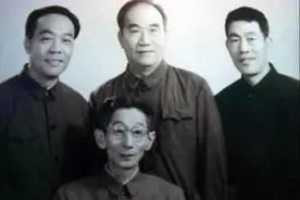 一个是相声泰斗，一个是相声大师，马三立和侯宝林谁高谁低？图片