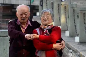 农村61岁老年妇女也能正常怀孕生孩子，讲一个真实的故事图片