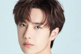 王一博台上调侃程潇，开口称呼都变了，粉丝听完后酸了图片