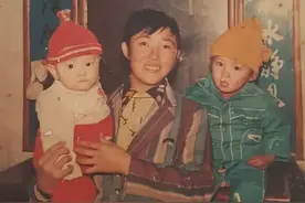 [33年前，被邻居叫走后7个月大的儿子丢失]那晚，她被邻居叫去看电视 派出所所长骑着摩托车追了好久也没追到图片