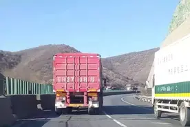 货车为什么不能占用高速公路左侧车道图片