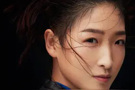 奥运女孩肌肉藏满风霜！孙一文貌美似偶像女团，刘诗雯酷飒气场足图片