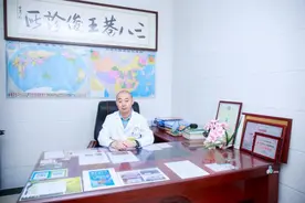 人赞回春手 医传盖世功图片