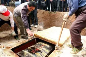 太监李莲英墓被挖开，考古发现死因蹊跷，死亡的真相到底是什么？图片